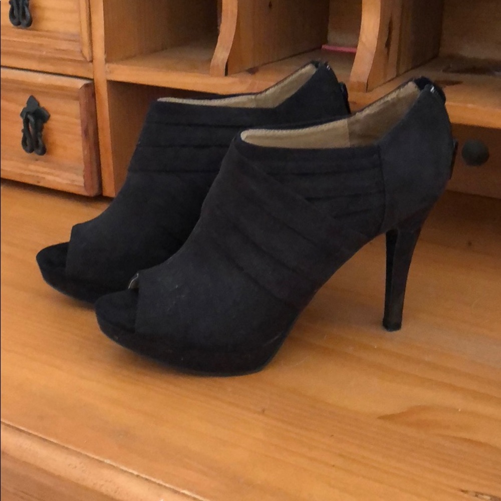 Report black heels